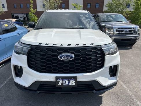 Used 2025 Ford Explorer ST-Line AWD/4WD image 2