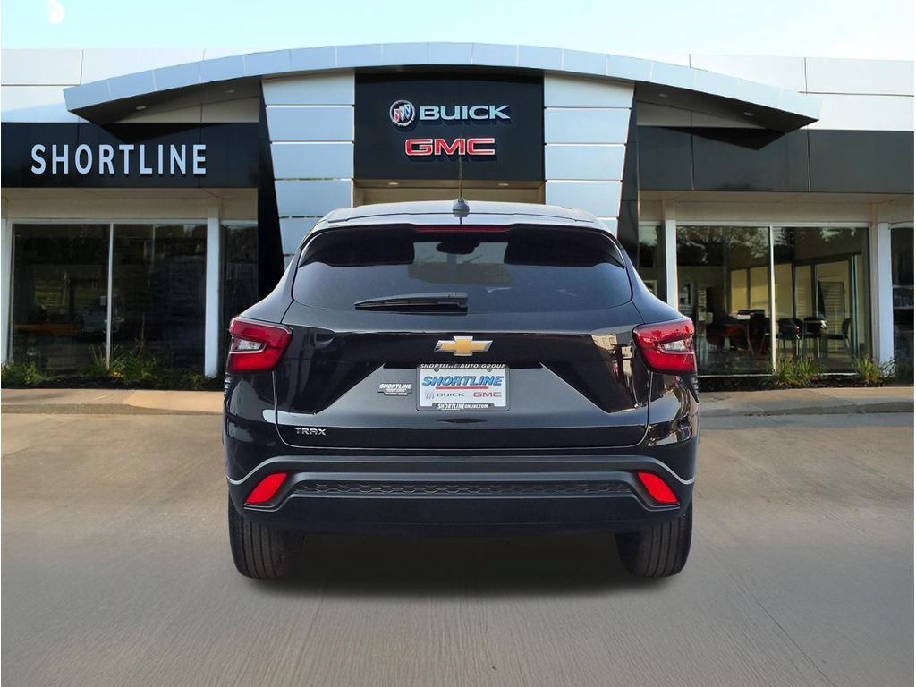 Used 2026 Chevrolet Trax LS FWD image 4