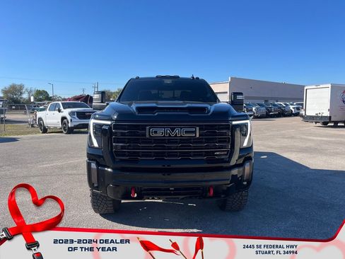 Used 2024 GMC Sierra 2500 AT4X image 3
