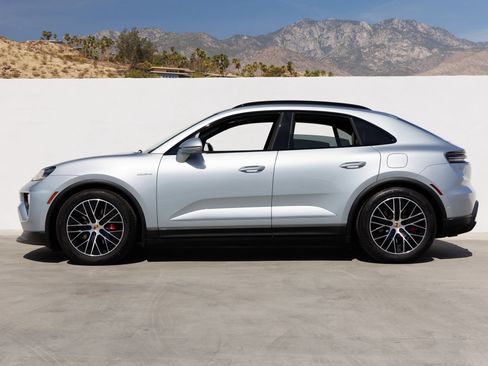 Certified 2025 Porsche Macan 4S Electric AWD/4WD image 2