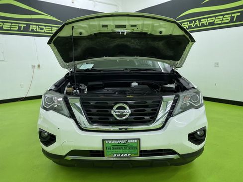 Used 2018 Nissan Pathfinder SV image 4