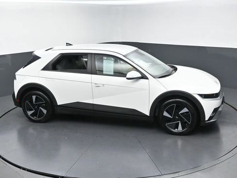 Used 2025 Hyundai Ioniq 5 SE RWD image 44