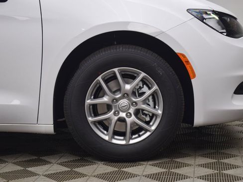 New 2026 Chrysler Voyager LX image 6