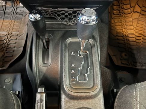 Used 2017 Jeep Wrangler Unlimited Rubicon w/ Cold Weather Group image 14