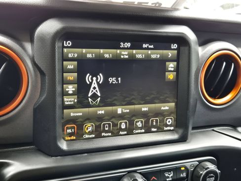 Used 2021 Jeep Gladiator Mojave AWD/4WD image 15