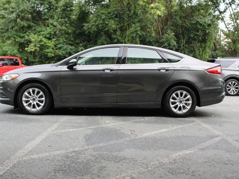 Used 2017 Ford Fusion SE w/ Fusion SE Technology Package FWD image 22