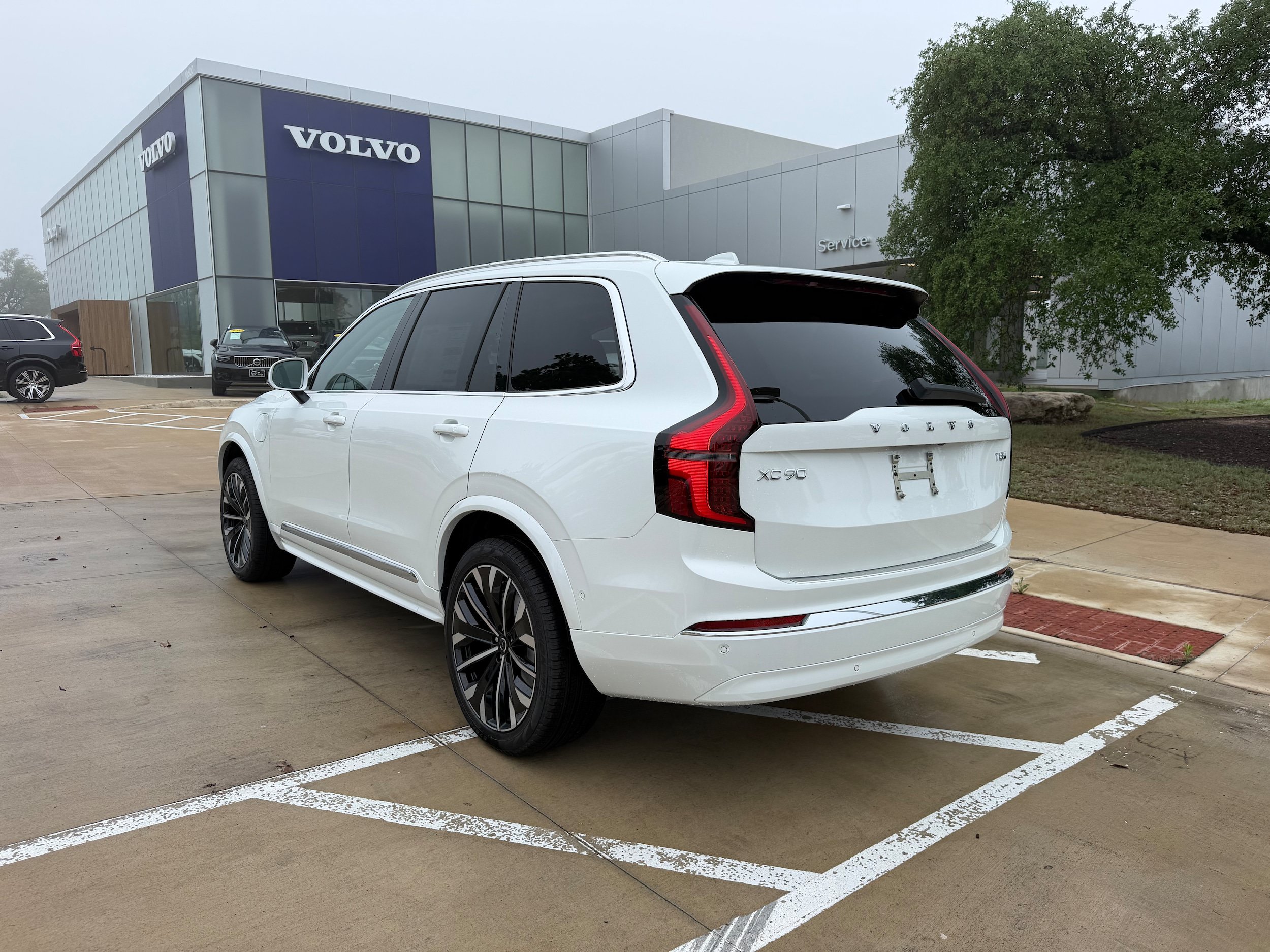 New 2026 Volvo XC90 T8 Plus w/ Protection Package Premier AWD/4WD image 4