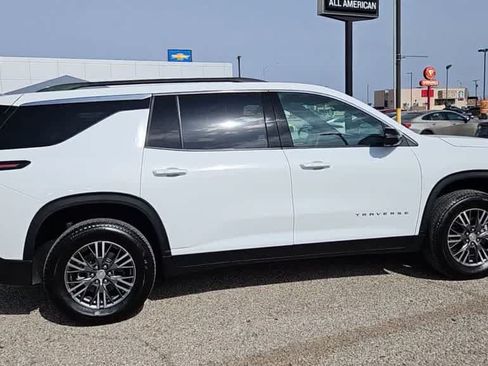 Used 2024 Chevrolet Traverse LT FWD image 8