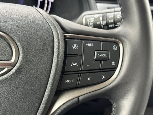 Used 2025 Lexus UX 300h FWD w/ Accessory Package (Z2) image 31