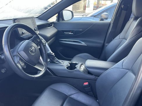 Used 2022 Toyota Venza XLE image 7