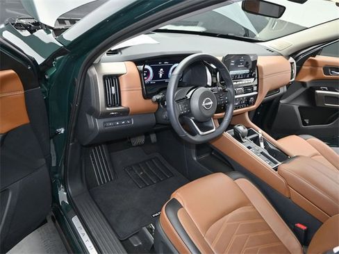 Used 2024 Nissan Pathfinder Platinum image 5
