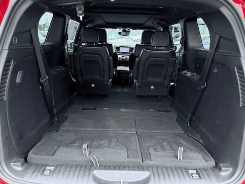 Used 2025 Chrysler Pacifica Limited FWD image 13