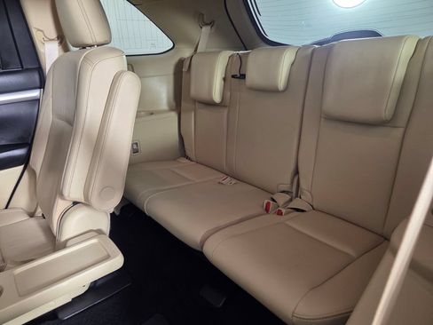 Used 2019 Toyota Highlander XLE FWD image 25