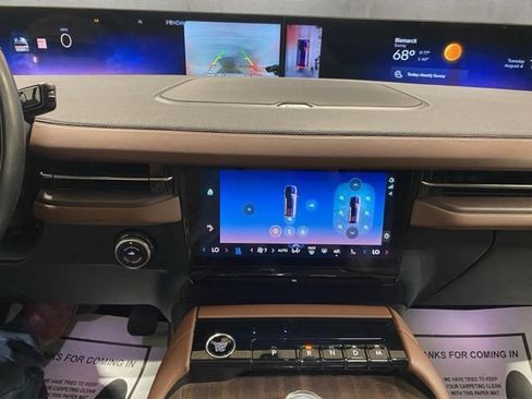 Certified 2025 Lincoln Navigator Reserve AWD/4WD image 18