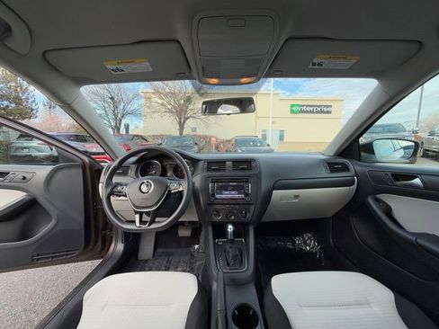 Used 2015 Volkswagen Jetta S image 23