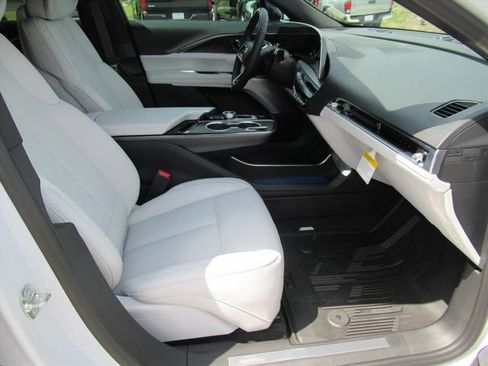 New 2026 Cadillac Lyriq Premium Luxury image 9