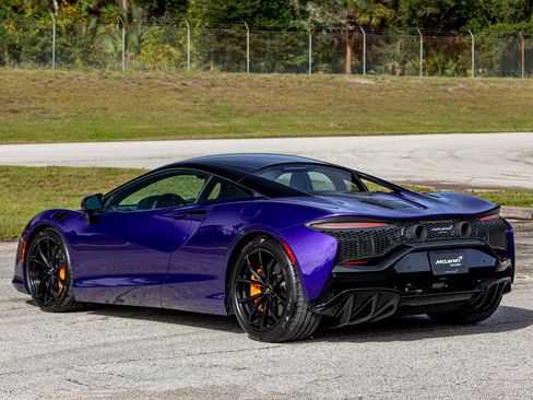 Used 2024 McLaren Artura TechLux image 40