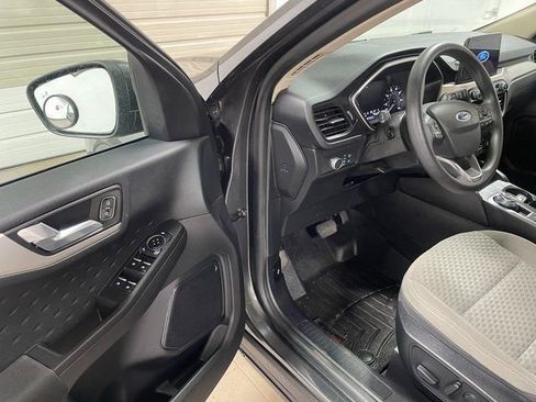 Used 2020 Ford Escape SE image 10