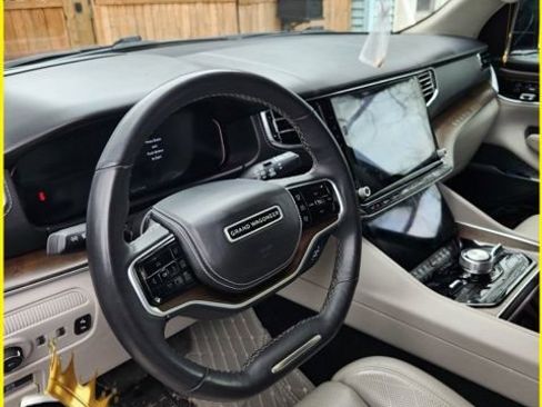 Used 2023 Jeep Grand Wagoneer Series II AWD/4WD image 6