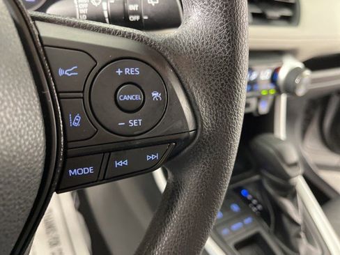Used 2021 Toyota RAV4 XLE w/ Convenience Package FWD image 17