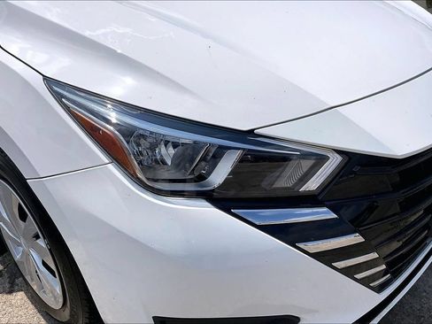 Used 2023 Nissan Versa S FWD image 33