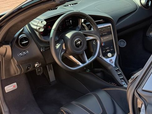Used 2024 McLaren 750S Spider RWD image 24