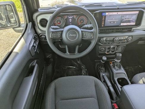 New 2025 Jeep Gladiator Sport AWD/4WD image 16