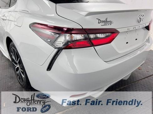 Used 2022 Toyota Camry SE w/ Convenience Package image 12