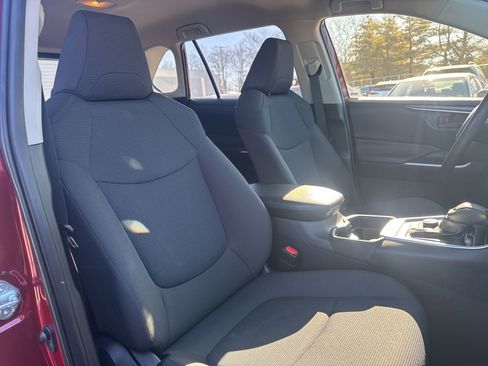 Used 2021 Toyota RAV4 LE image 15
