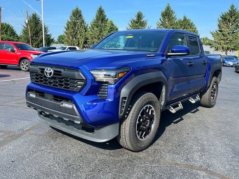Used 2025 Toyota Tacoma TRD Off-Road AWD/4WD image 8