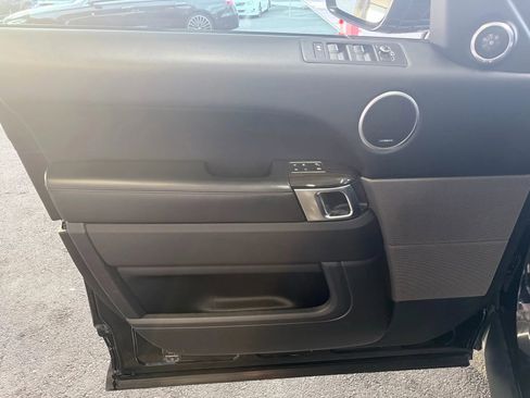 Used 2017 Land Rover Range Rover Sport HSE image 12