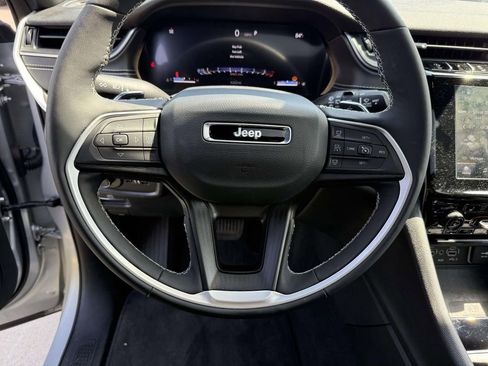 Certified 2025 Jeep Grand Cherokee Altitude AWD/4WD image 20