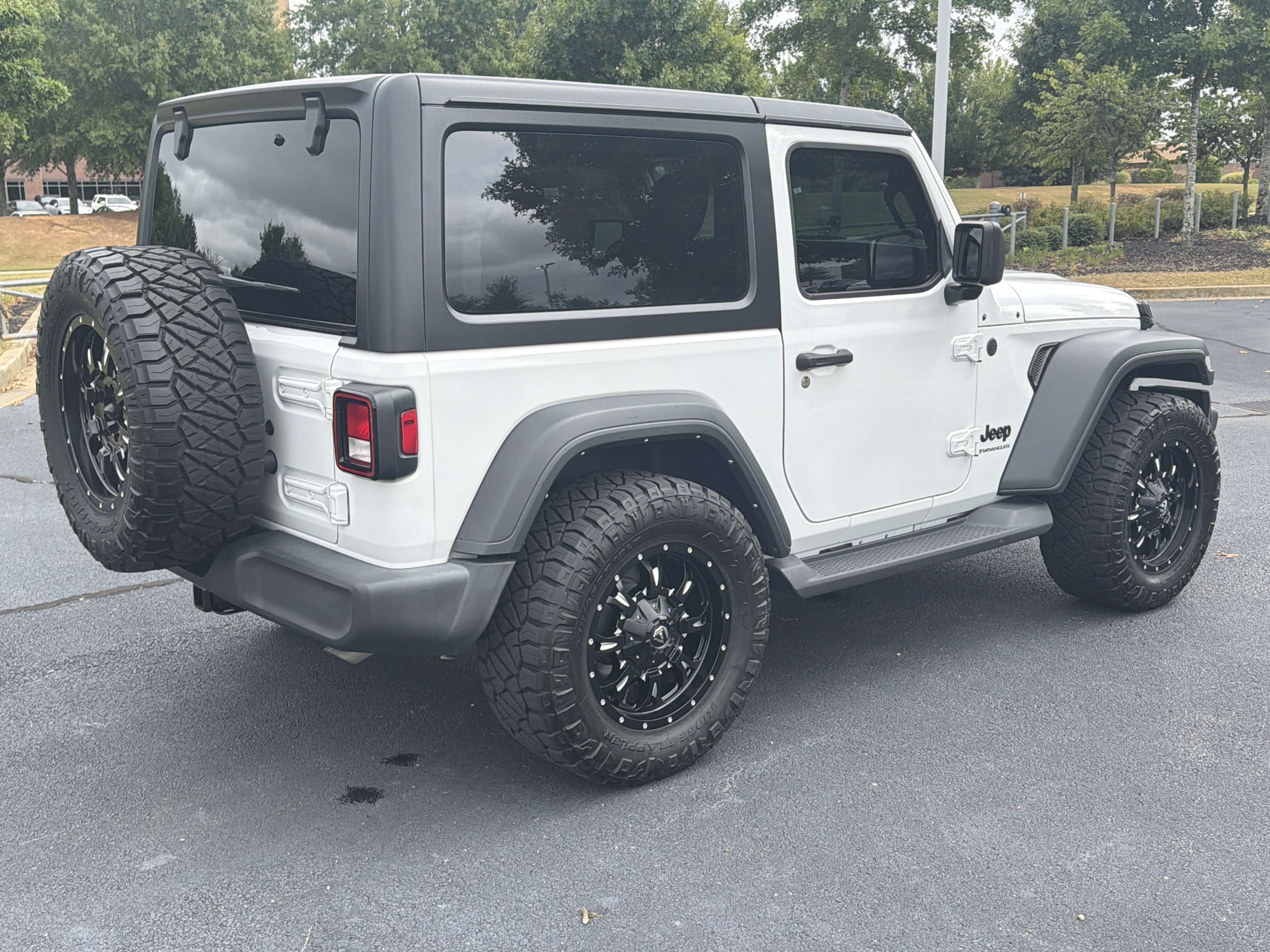 Used 2024 Jeep Wrangler Sport AWD/4WD image 9