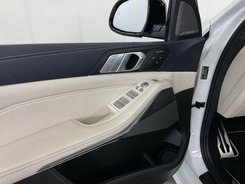 Used 2022 BMW X7 M50i w/ Dynamic Handling Package AWD/4WD image 28