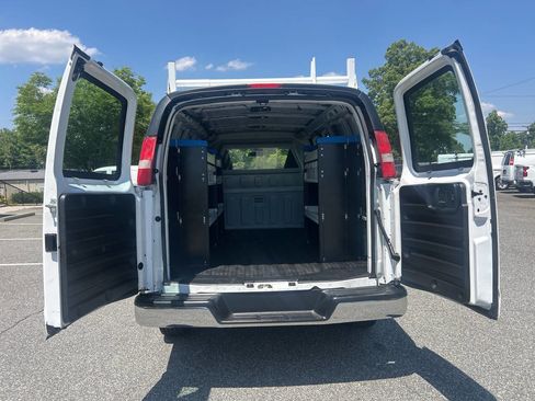 Used 2017 Chevrolet Express 2500 RWD image 24