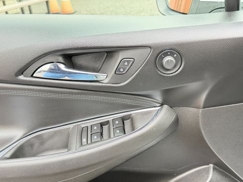 Used 2017 Chevrolet Cruze Premier image 18
