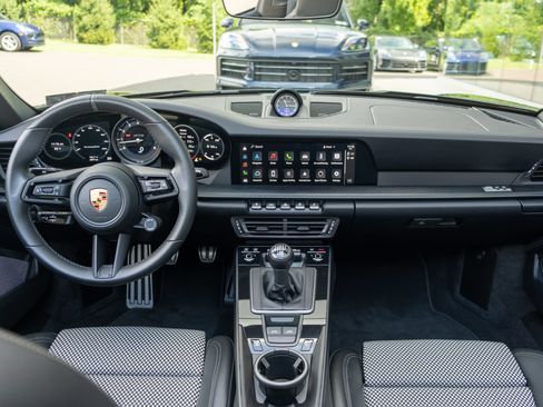 Certified 2022 Porsche 911 Targa 4 GTS AWD/4WD image 4