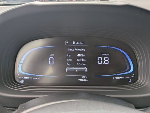 Used 2025 Hyundai Venue SEL FWD image 13