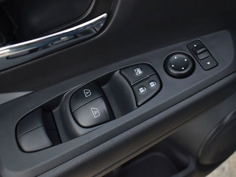 Used 2023 Nissan Kicks SR w/ SR Premium Package image 13