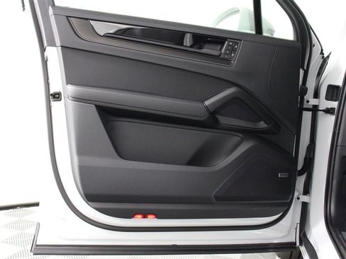 New 2026 Porsche Cayenne GTS image 21