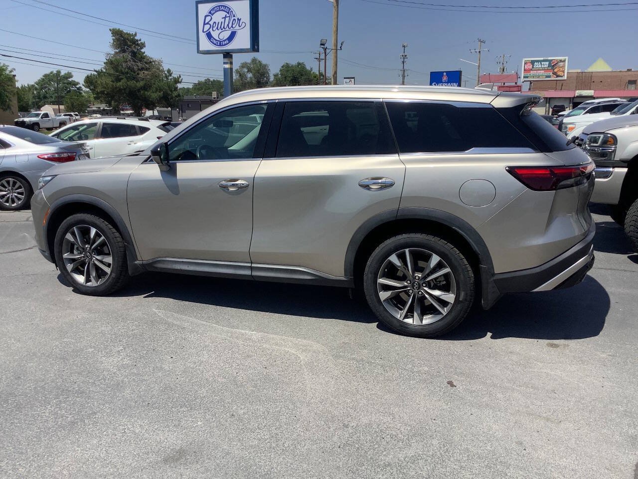 Used 2023 INFINITI QX60 Luxe w/ Cargo Package AWD/4WD image 18
