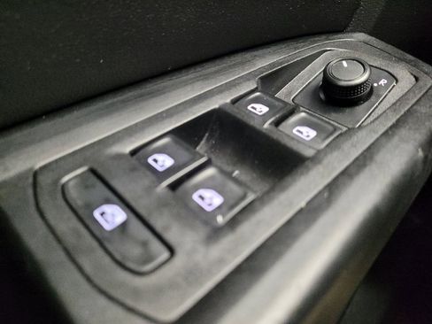 Used 2020 Volkswagen Atlas Cross Sport SE w/ Panoramic Sunroof Package image 27