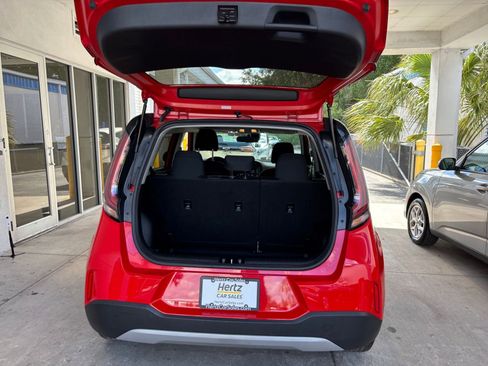Used 2025 Kia Soul LX w/ LX Technology Package FWD image 31