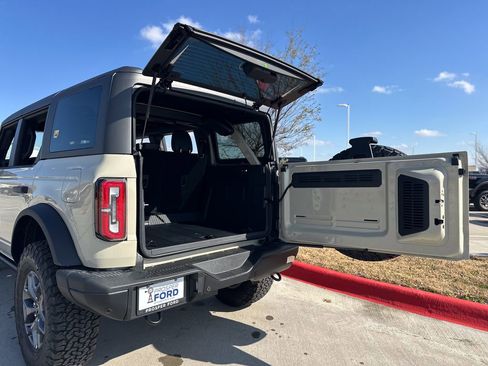 New 2025 Ford Bronco Badlands image 57