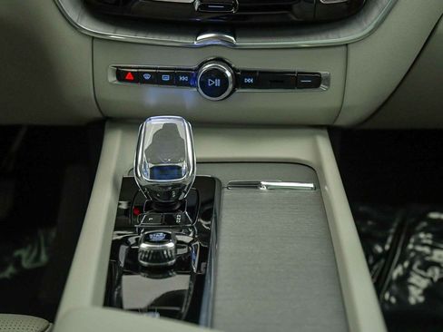 Certified 2025 Volvo XC60 B5 Ultra w/ Protection Package Premier image 15