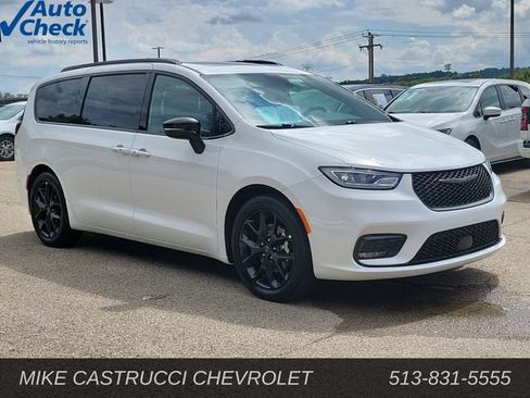 Used 2025 Chrysler Pacifica Limited FWD image 7