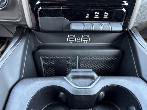 New 2026 RAM 1500 Laramie AWD/4WD image 18