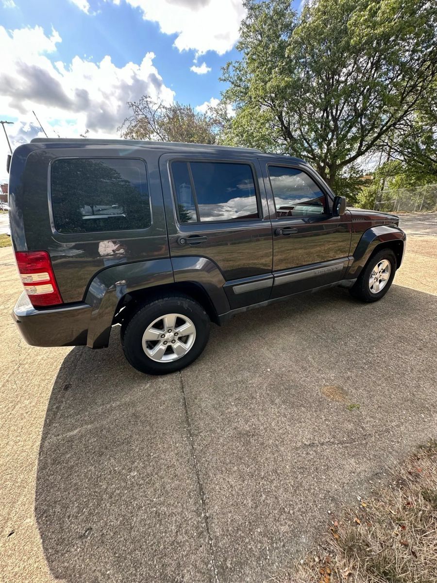 Used 2011 Jeep Liberty Sport AWD/4WD image 7