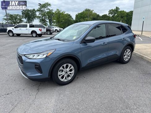 Used 2025 Ford Escape Active w/ Tech Pack #1 FWD image 2