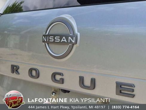 Used 2025 Nissan Rogue SV FWD image 10